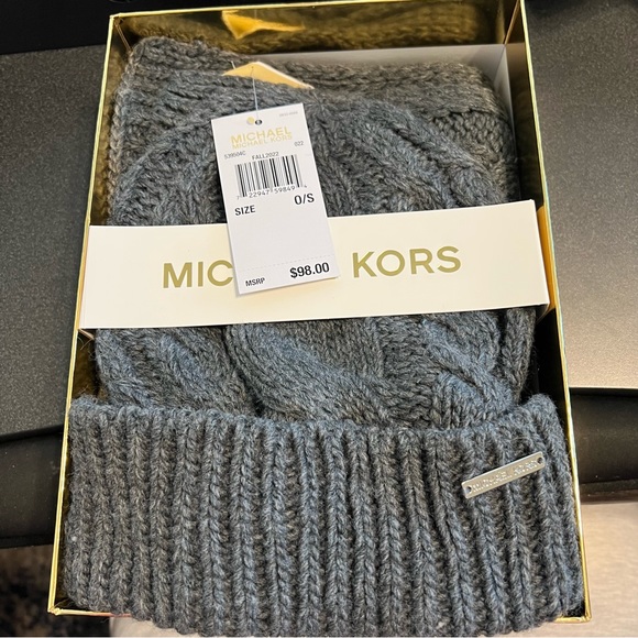 MICHAEL KORS GRAY KNIT SCARF & HAT 2 PIECE GIFT SET - NWT - Picture 12 of 12